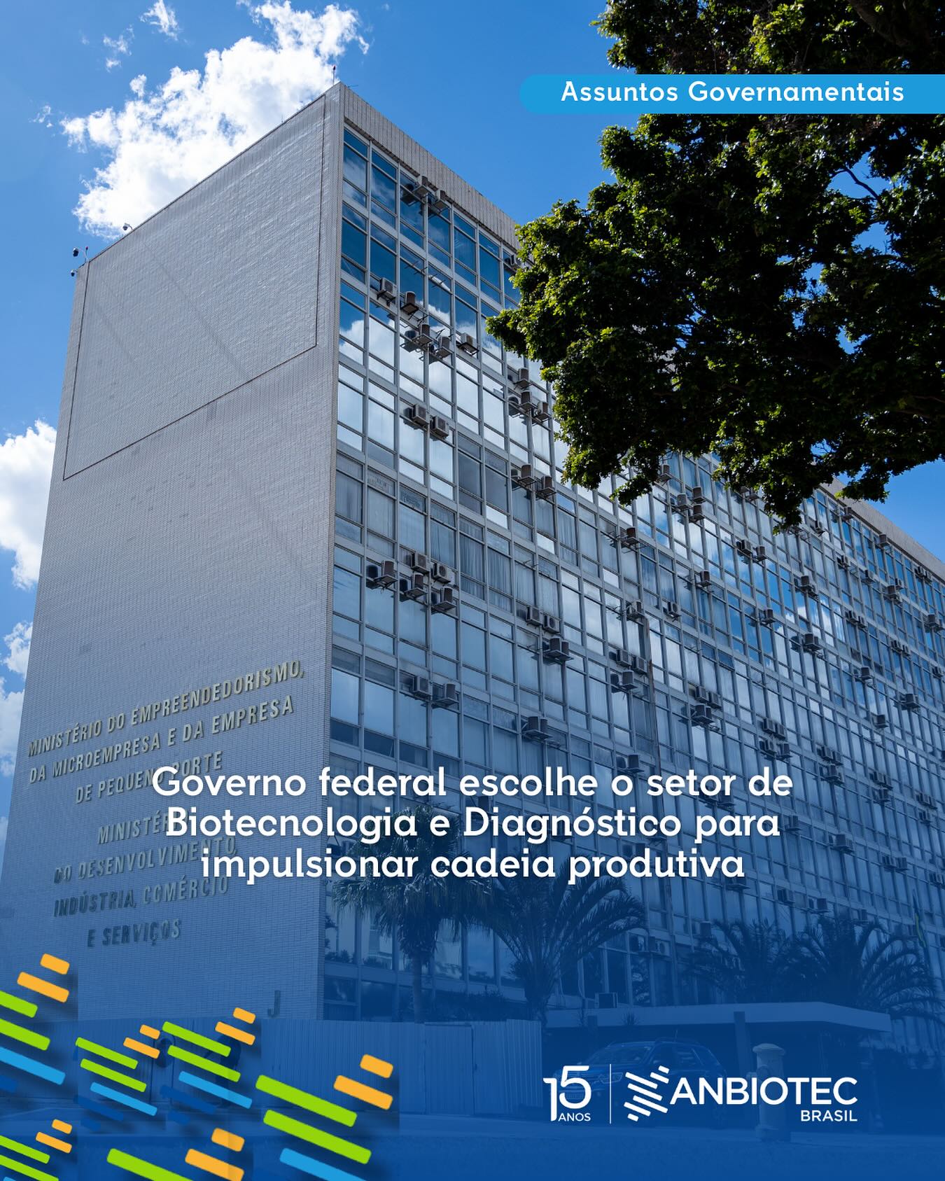 BRASÍLIA, 17 de maio de 2025 - O Ministério de Desenvolvimento, Indústria, Comércio e Serviços (@mdicoficial) comunicou estrategicamente, nesta sexta-feira (16), a priorização do setor de Biotecnologia e Diagnóstico como um dos vetores centrais para as políticas públicas que visam potencializar o desenvolvimento estrutural e competitivo que envolve a cadeia produtiva em todo o país.
Para viabilizar essa estratégia de desenvolvimento, a ANBIOTEC Brasil (Associação Nacional de Empresas de Biotecnologia e Ciências da Vida) será a entidade que vai liderar as iniciativas governamentais, com o apoio da @cbdloficial (Câmara Brasileira de Diagnóstico Laboratorial) para potencializar os resultados da política nacional de inovação setorial.
A deliberação foi discutida na sede do MDIC, em Brasília, durante a segunda sessão técnica do subgrupo M2-C7, com escopo analítico específico sobre dispositivos médicos (equipamentos médicos). No âmbito deste subgrupo, o GT “Desafios de Adensamento das Cadeias Produtivas” desenvolve estratégias para coordenar medidas estruturantes, alinhadas intrinsecamente ao plano nacional de política industrial de longo prazo chamado de Nova Indústria Brasil (NIB), implementado no exercício anterior pelo governo federal.
Segundo a presidente-executiva da ANBIOTEC Brasil, Vanessa Silva da Silva (@vansilvadasilva), a entidade desenvolverá um esforço colaborativo multissetorial com associações representativas do ecossistema industrial, com o propósito de realizar uma análise criteriosa das proposições de maior densidade e impacto estratégico, a serem formalmente submetidas ao MDIC e ao vice-presidente do Brasil, @geraldoalckmin_. O protocolo para apresentação das ações estratégicas ao governo federal está agendado para 6 de junho deste ano.
“A ANBIOTEC está honrada em receber essa incumbência do governo federal e liderar a pauta do setor de Biotecnologia e Diagnóstico, especialmente porque estamos comprometidos em trabalhar juntos para fortalecer a indústria de Biotecnologia do Brasil, pauta que, inclusive, tanto defendemos ao longo desses 15 anos de ANBIOTEC”, afirmou a presidente-executiva da Associação.
#ANBIOTEC15Anos #MDIC #Biotecnologia